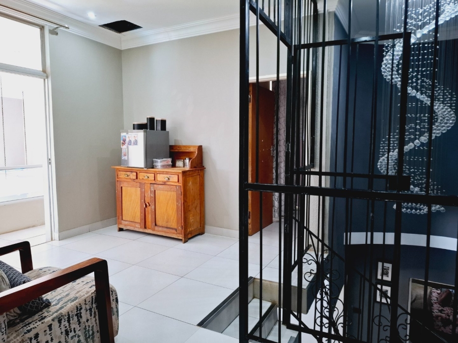 5 Bedroom Property for Sale in Rayton Free State